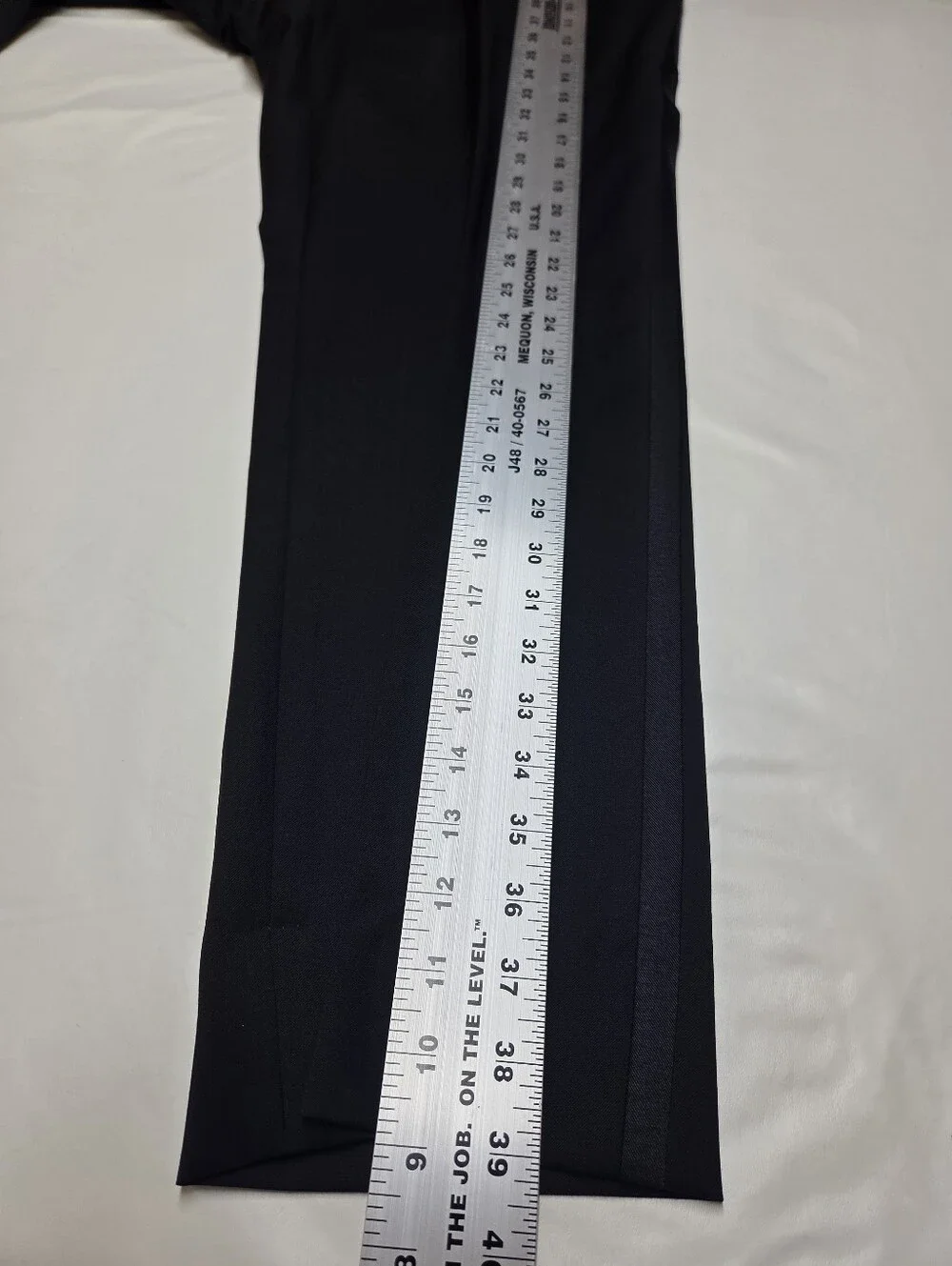 Vera Wang Black 2-Piece Tuxedo 44R/38W Grosgrain Notch Lapel  100% Wool